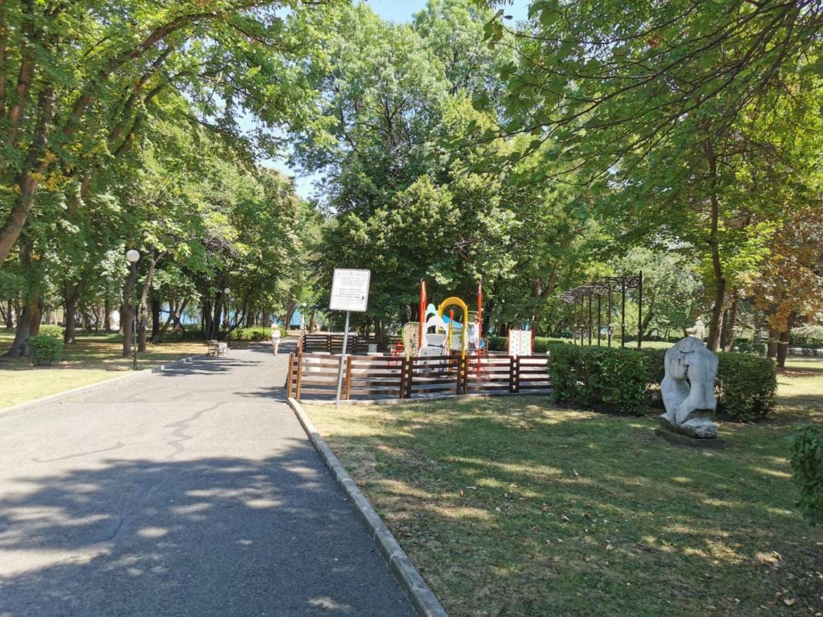 Lucy Apartament Apartment Burgas Bagian luar foto